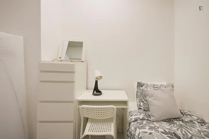 Chambre privée à Avenida Elias Garcia, image 4 de 41