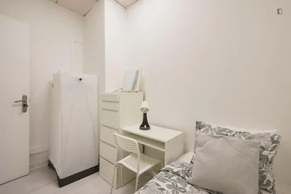 Chambre privée à Avenida Elias Garcia, image 5 de 41
