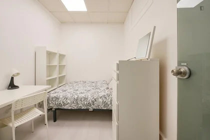 Chambre privée à Avenida Elias Garcia, image 2 de 42