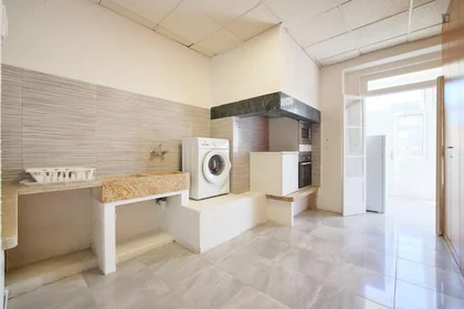 Chambre privée à Avenida Elias Garcia, image 14 de 44