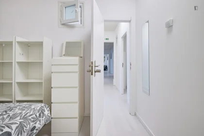 Chambre privée à Avenida Elias Garcia, image 5 de 44