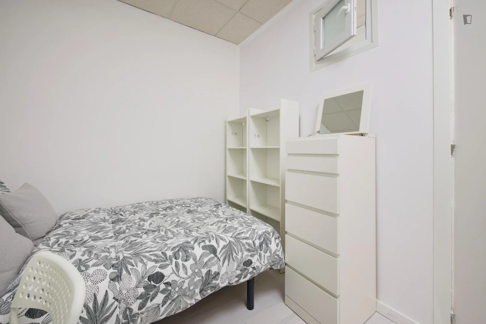 Chambre d'étudiant fonctionnelle parfaite pour étudier dans 