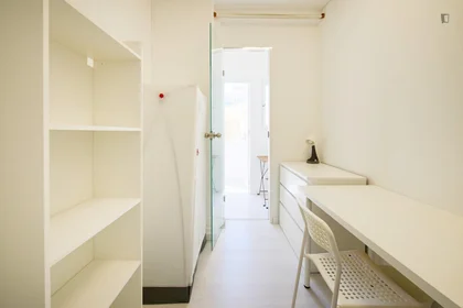 Chambre privée à Avenida Elias Garcia, image 10 de 44