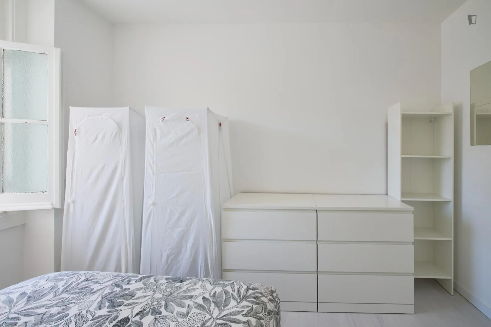 Chambre abordable pour les étudiants avec un bon éclairage dans
