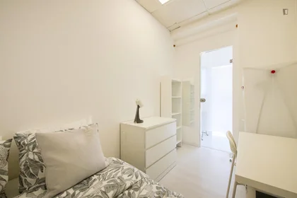Chambre privée à Avenida Elias Garcia, image 7 de 45