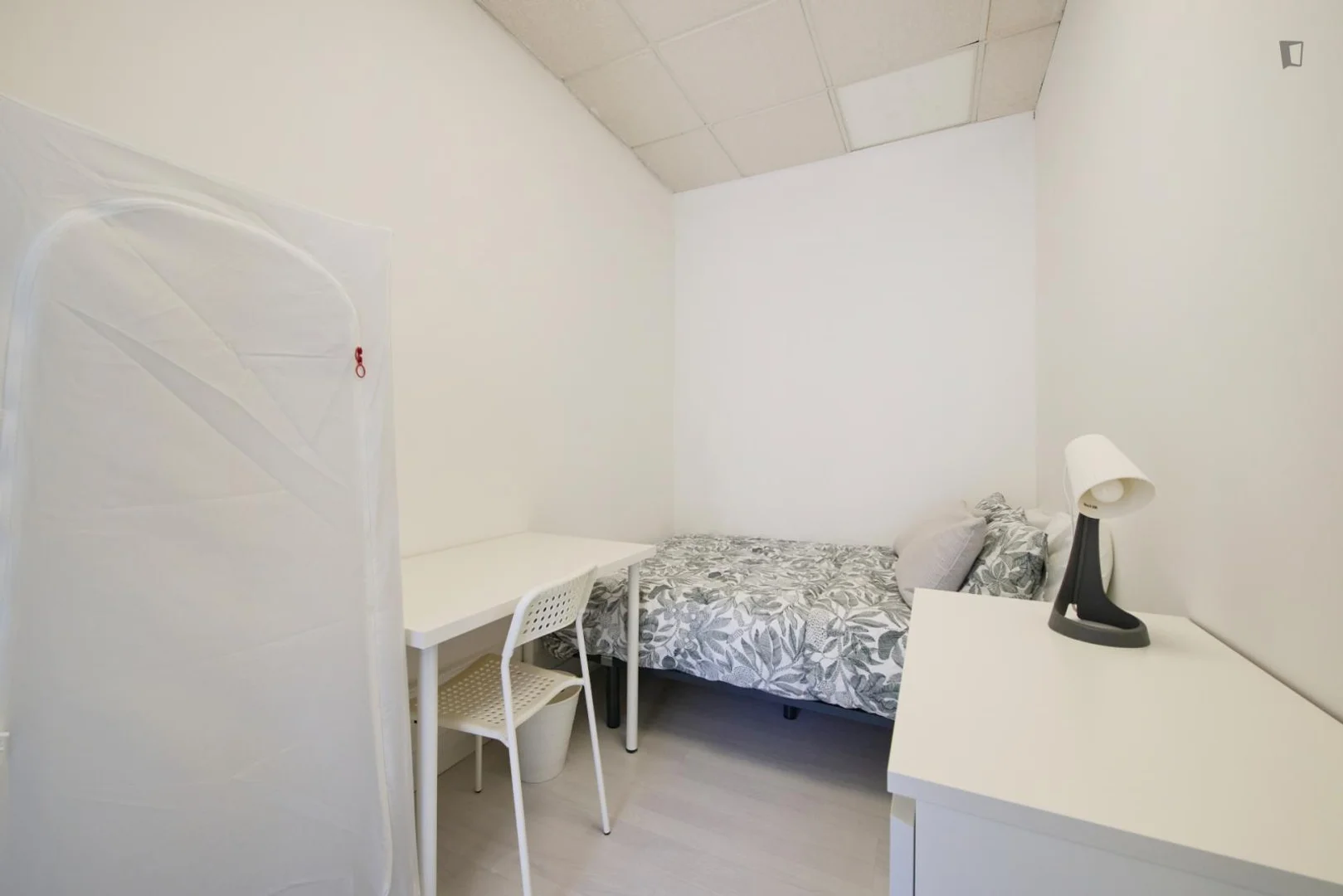Chambre confortable pour étudiants disponible dans 