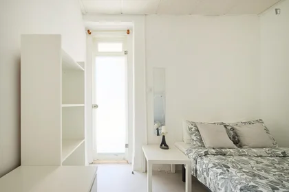 Chambre privée à Avenida Elias Garcia, image 5 de 43