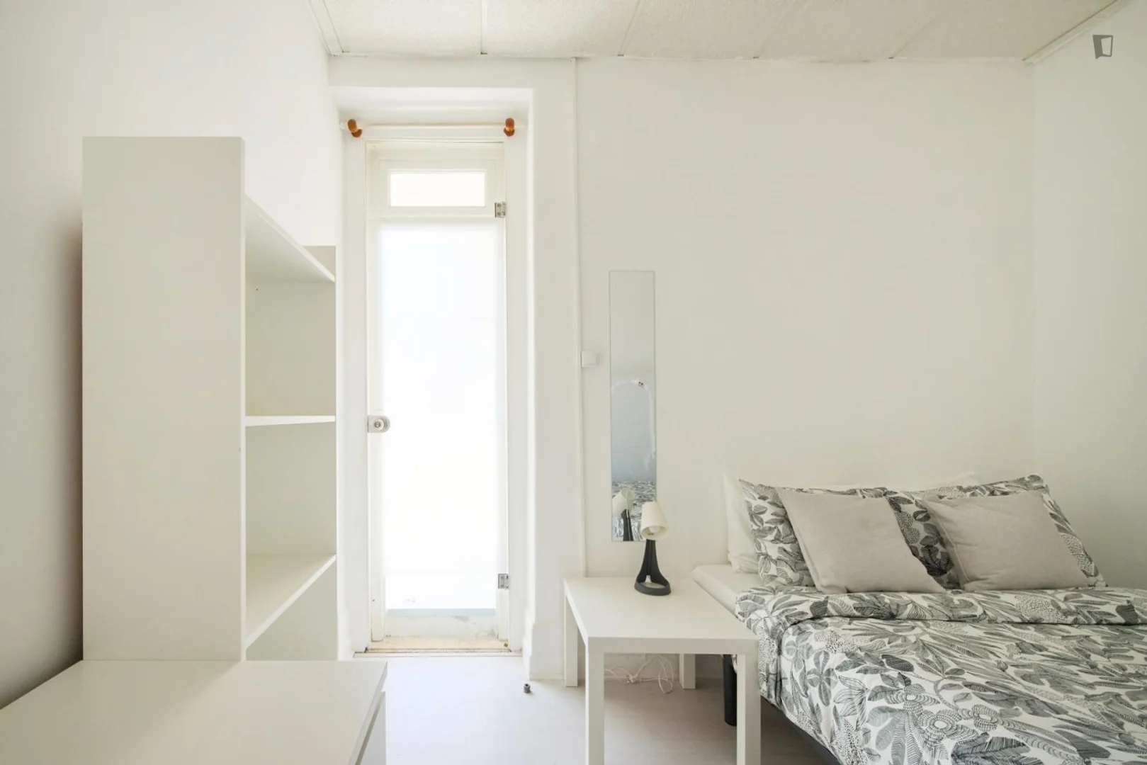 Chambre confortable pour étudiants disponible dans 