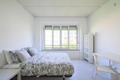 Chambre privée à Avenida Elias Garcia, image 3 de 46