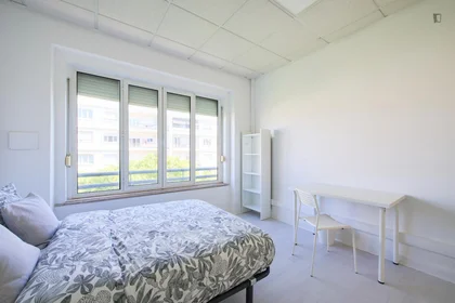 Chambre privée à Avenida Elias Garcia, image 5 de 46
