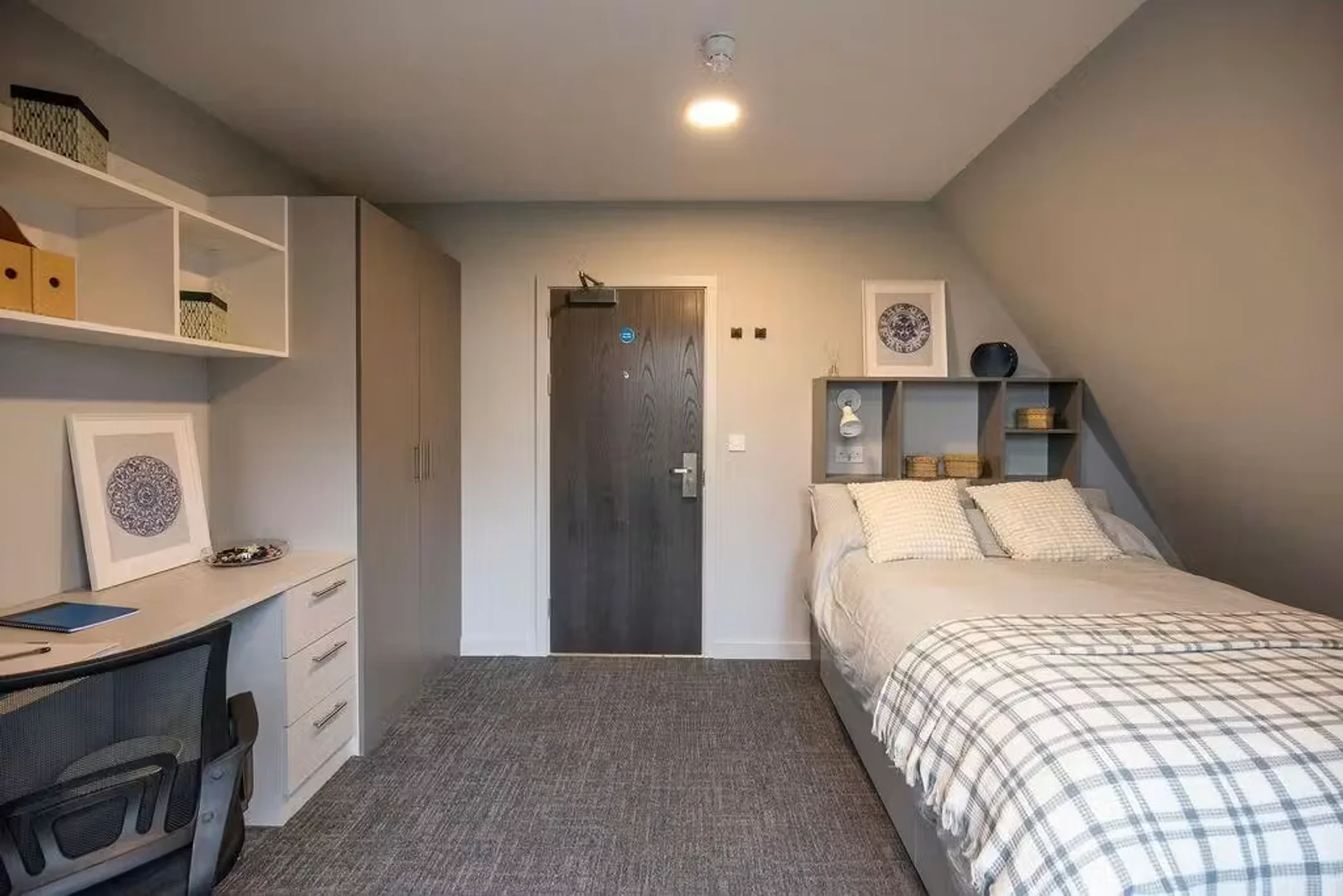Habitación para estudiantes en  con área de estudio y facilidades compartidas