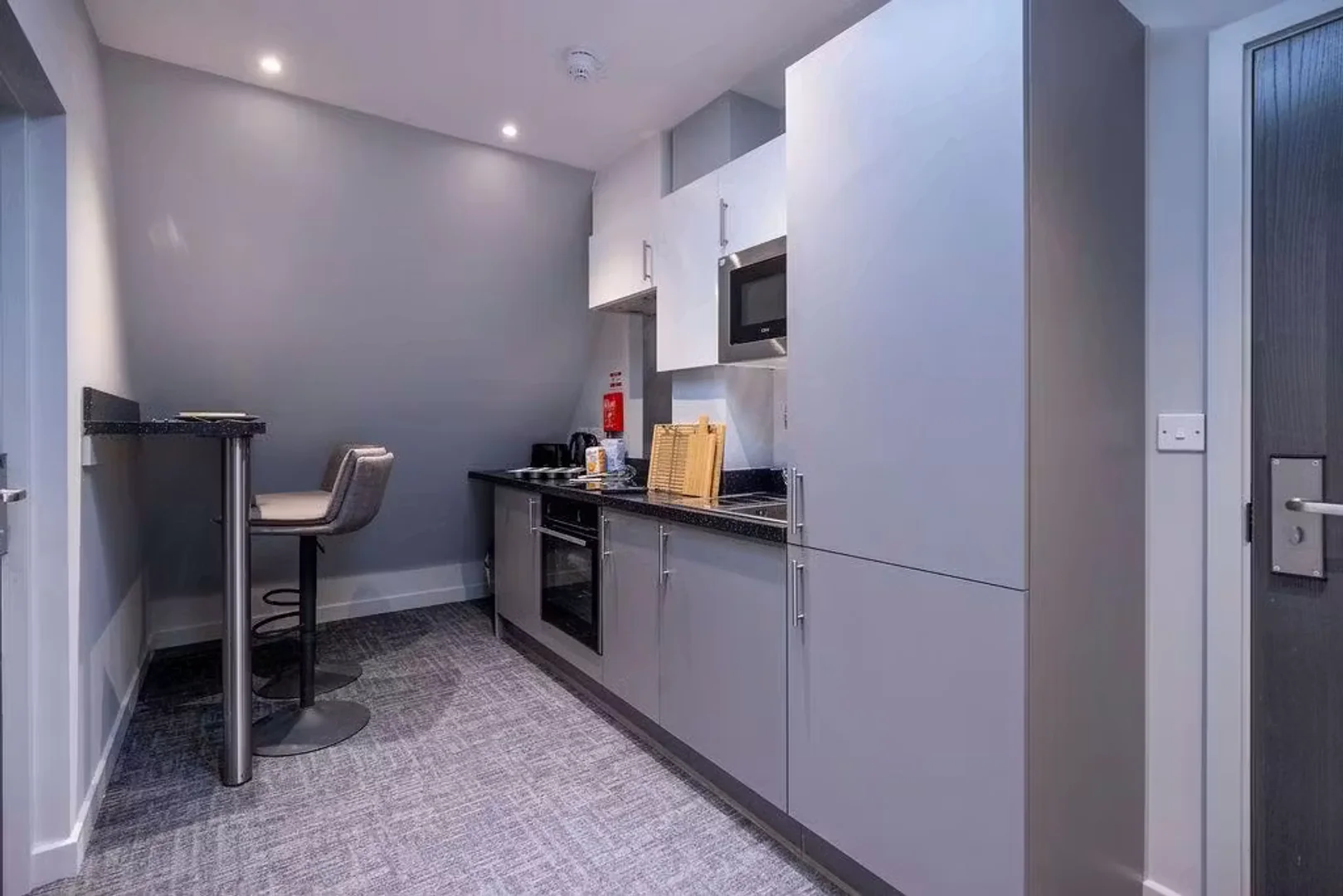 Habitación estudiantil amplia y cómoda en 
