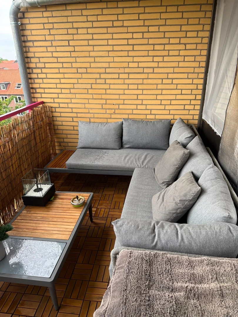 Economical student room with convenient location in 