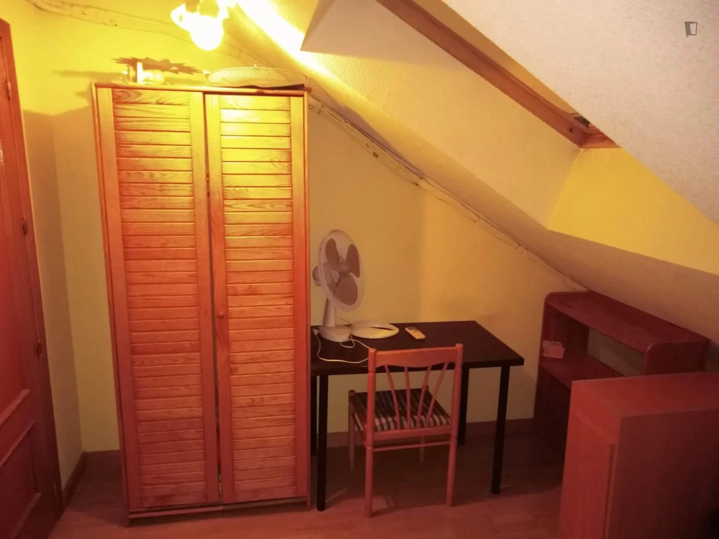Comfortable and spacious student room in 