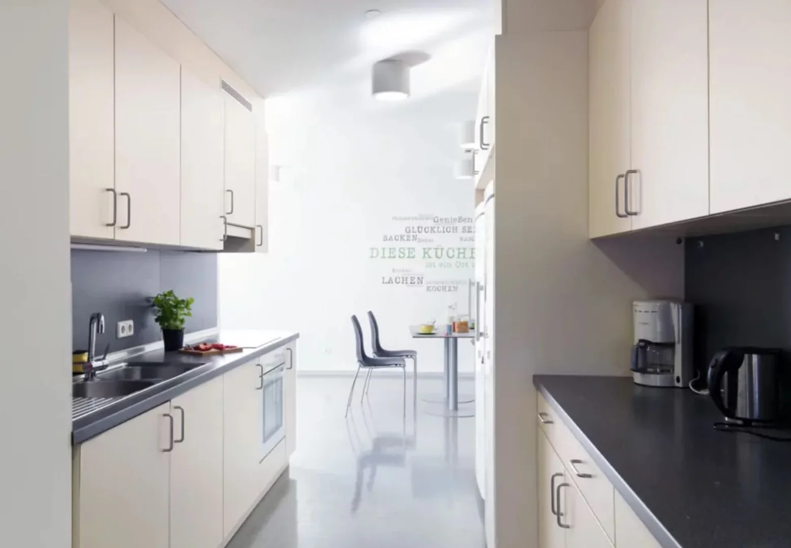Comfortable and spacious student room in 