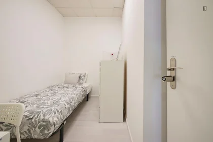 Chambre privée à Avenida Elias Garcia, image 1 de 10