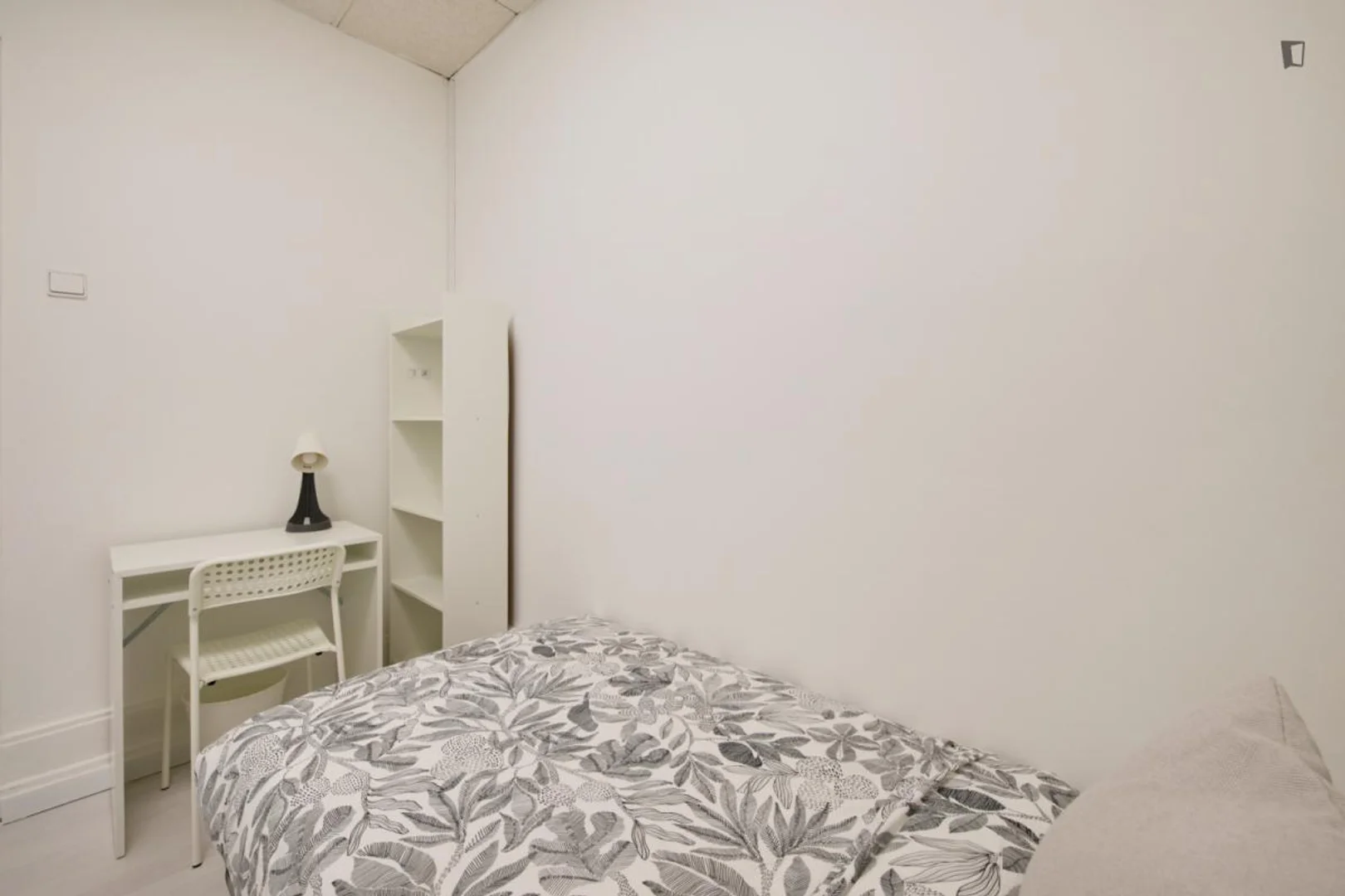 Chambre d'étudiant économique avec emplacement pratique dans