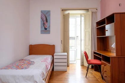 Chambre privée à Rua Pinheiro Chagas, image 1 de 10