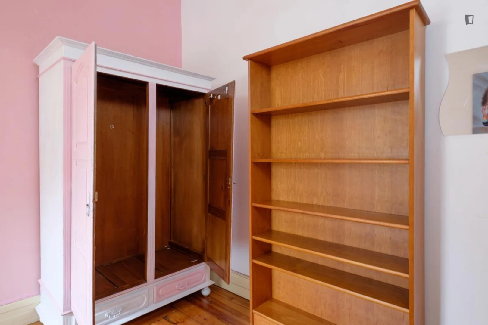 Chambre d'étudiant lumineuse et aérée avec accès facile à l'université dans 