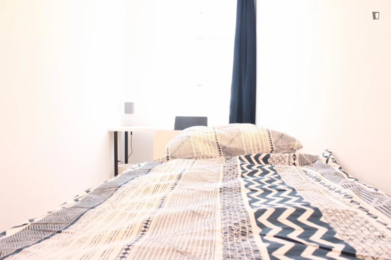 'de öğrenci dairesinde, tamamen mobilyalı kiralık oda