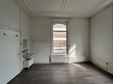 Private room at van Oldenbarneveltstraat, image 1 of 4