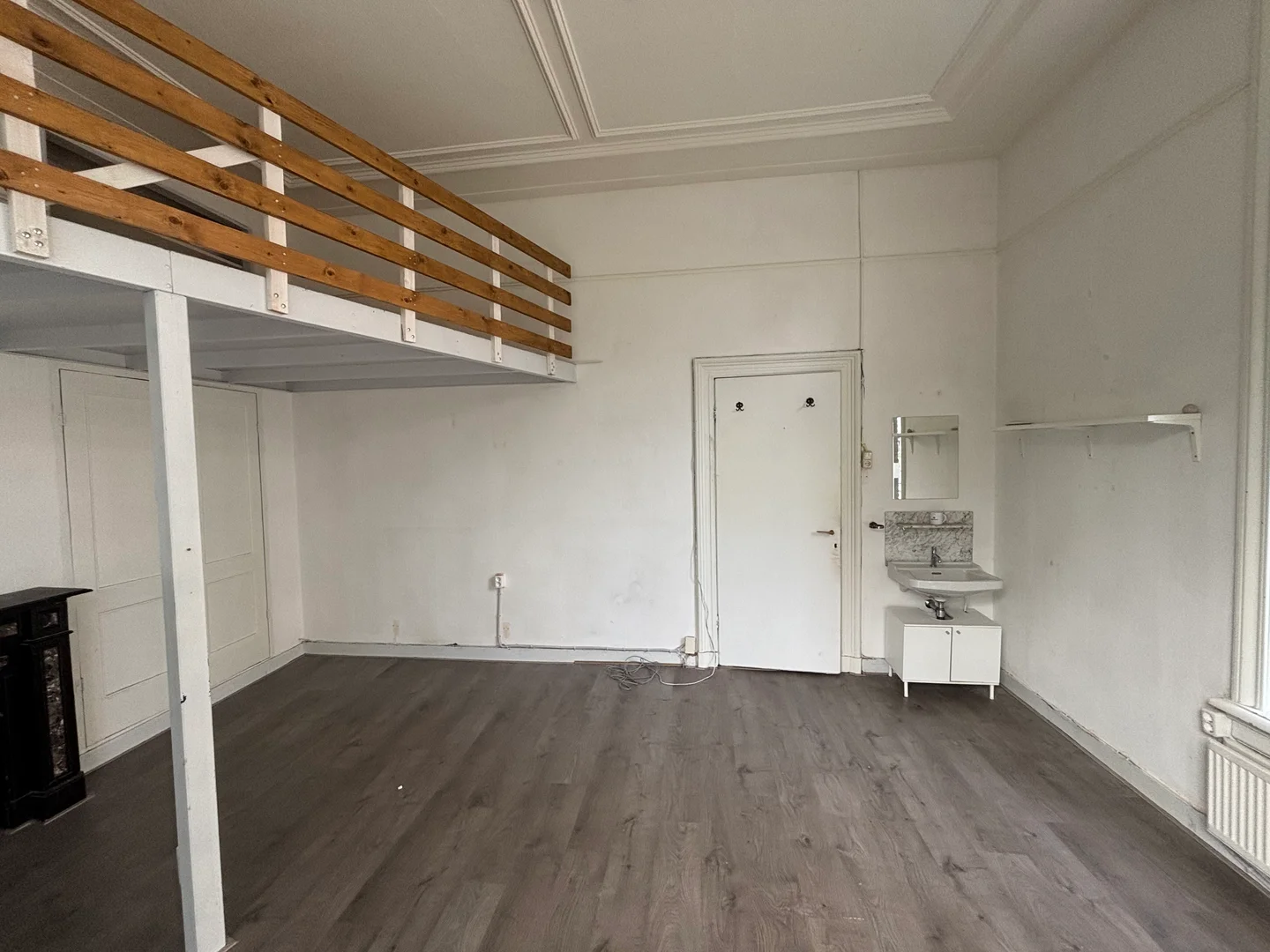 Functional student room perfect for studying in 