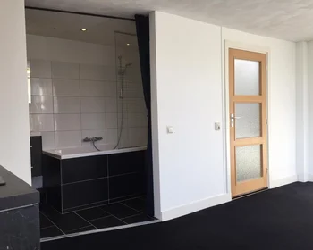 Studio at Roemeensestraat, image 3 of 10