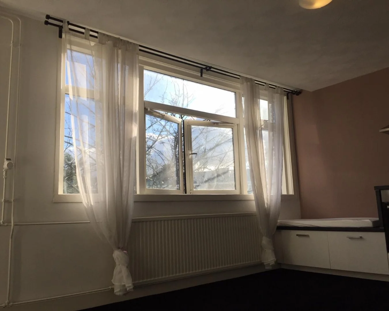 Chic studio apartment near campus in 