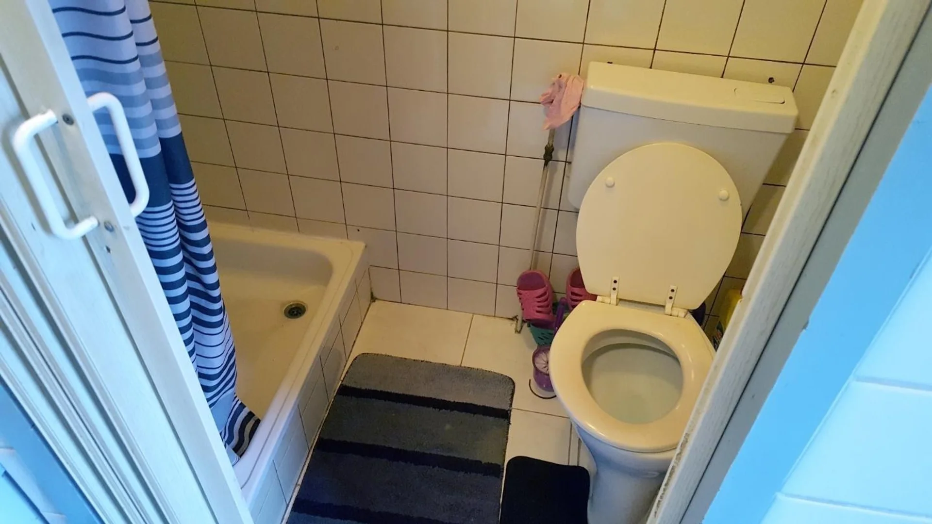 Confortevole e spaziosa stanza per studenti in 