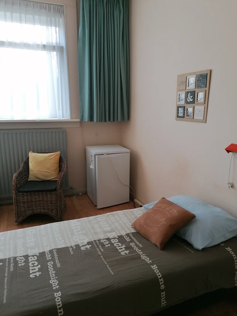 Chambre à louer dans un appartement d'étudiant à , entièrement meublée