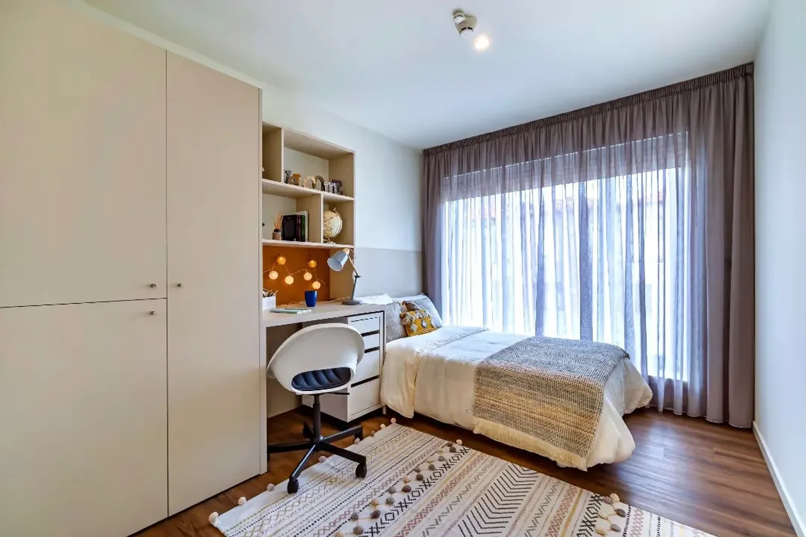 Moderno estudio para estudiantes con todas las comodidades en 