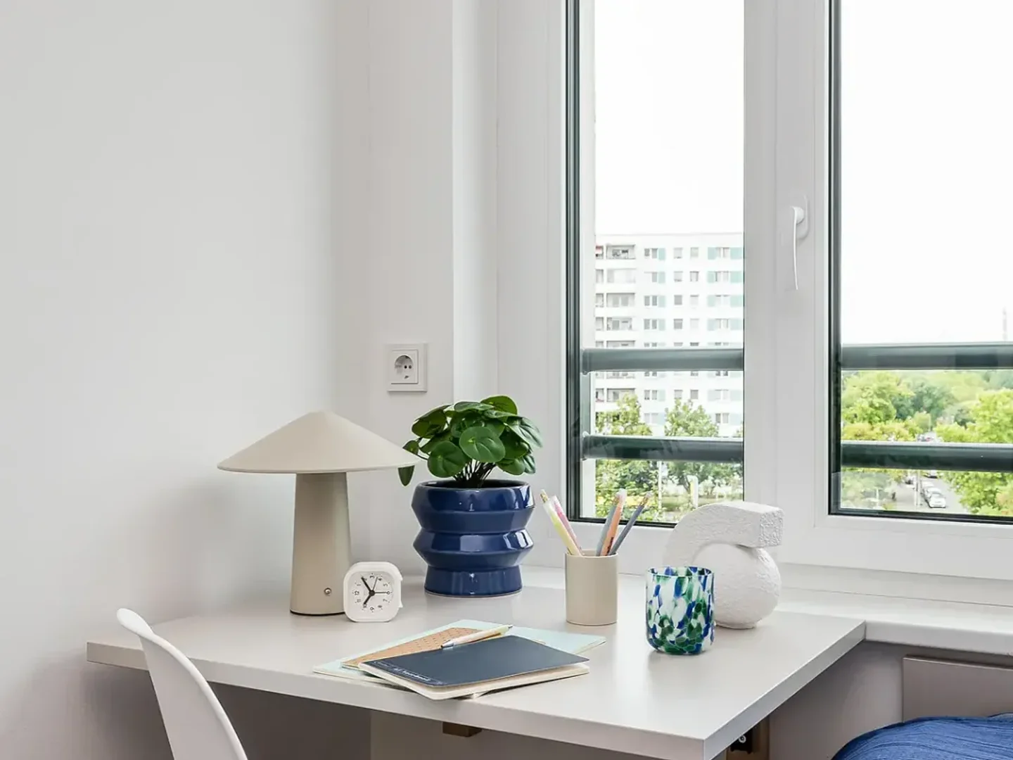 'de etkili düzene sahip minimalist öğrenci stüdyosu