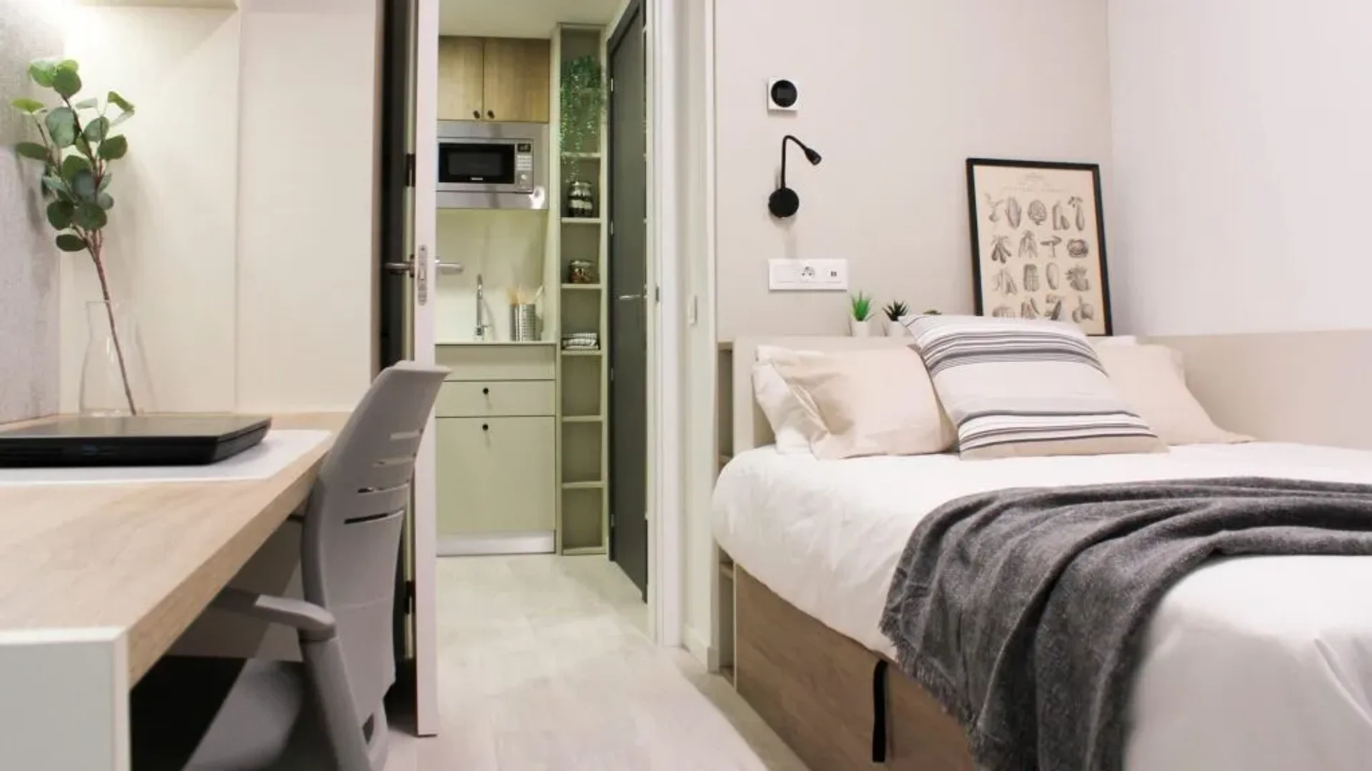 Habitación estudiantil amplia y cómoda en 
