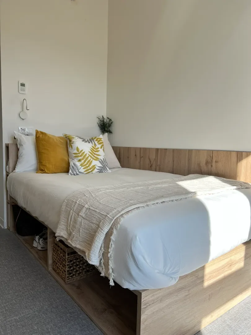 Chambre confortable pour étudiants disponible dans 