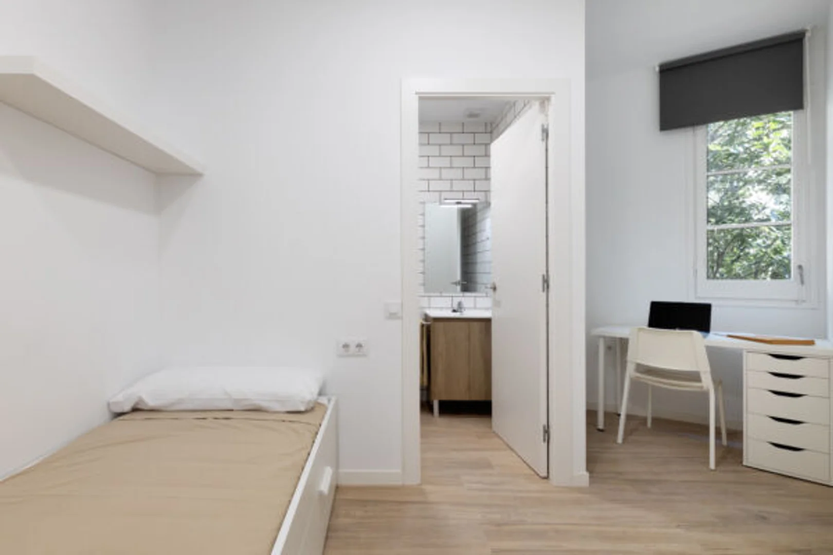 Habitación asequible para estudiantes con buena iluminación en 