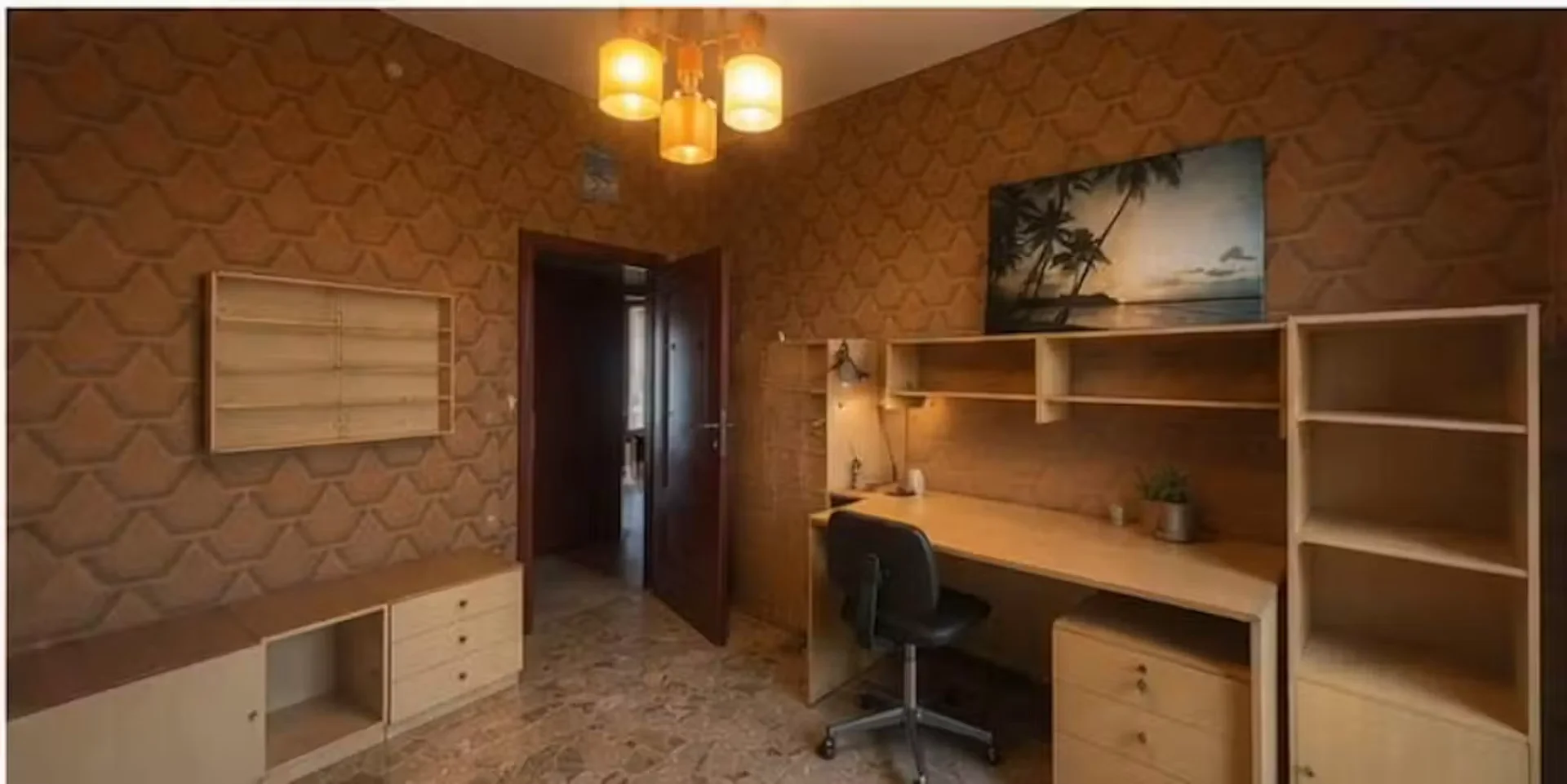 Comfortable and spacious student room in