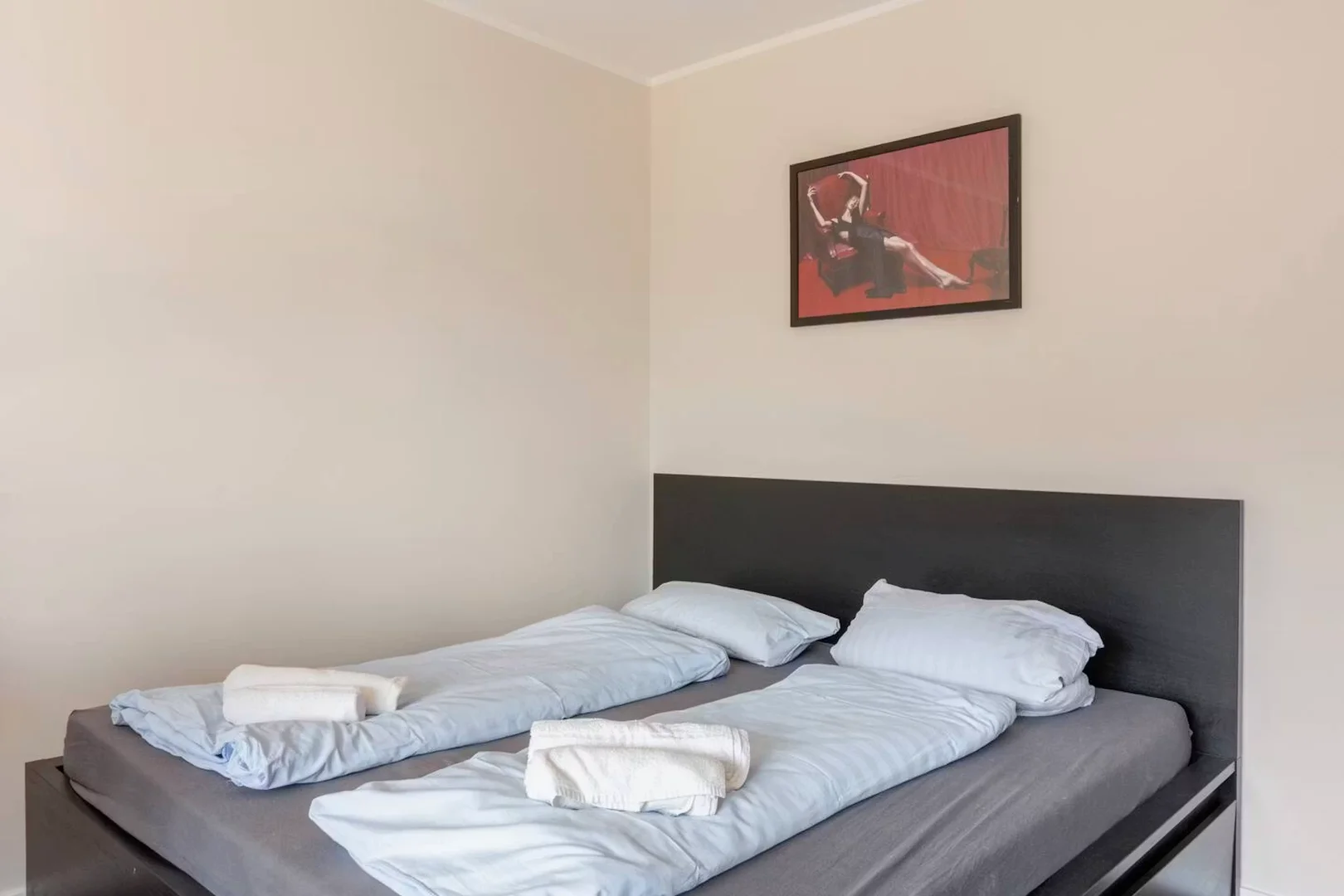 Habitación estudiantil amplia y cómoda en 