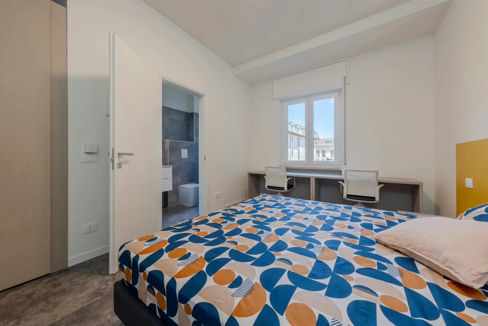 Room for rent in student apartment in , fully furnished