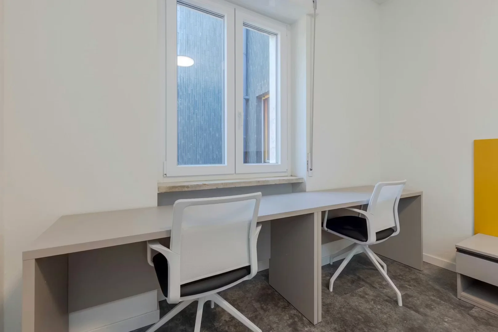 Functional student room perfect for studying in 