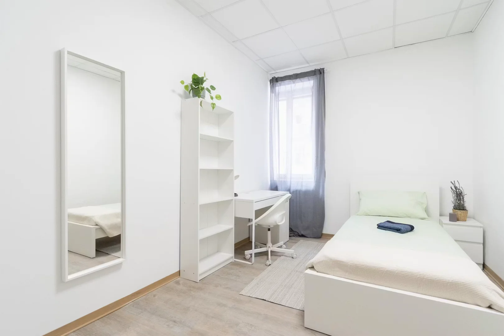 Habitación en apartamento estudiantil en alquiler en , completamente amueblado