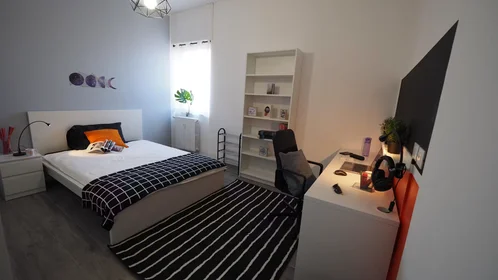 Privatzimmer in der Via Arturo Farinelli, Mirafiori Sud, bild 1 von 10