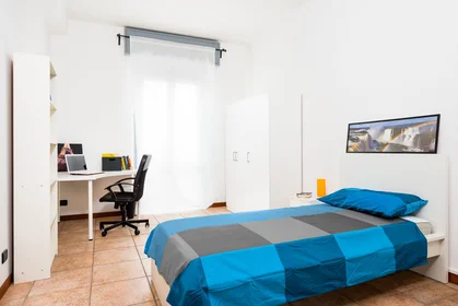 {area} de aylık kiralık oda