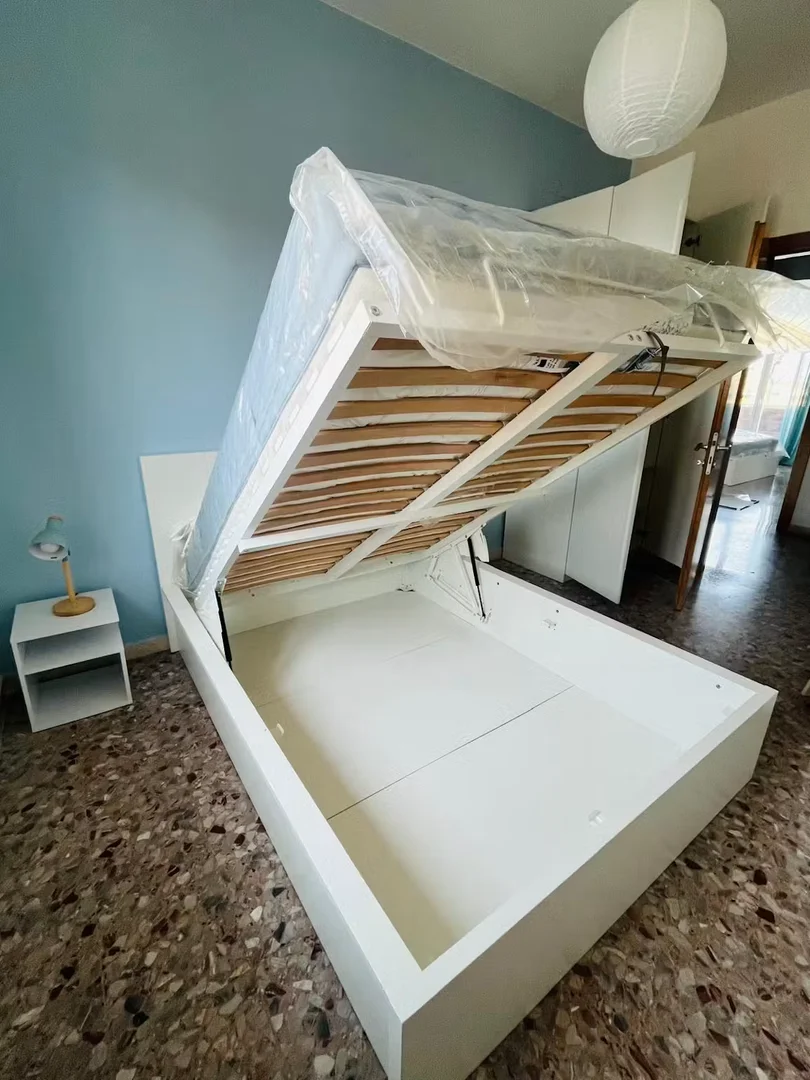 Student-friendly room in  with modern amenities