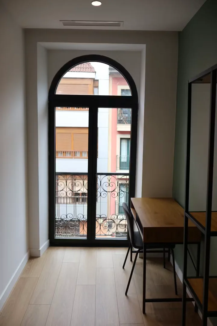 Quarto de estudante económico perto do campus em 