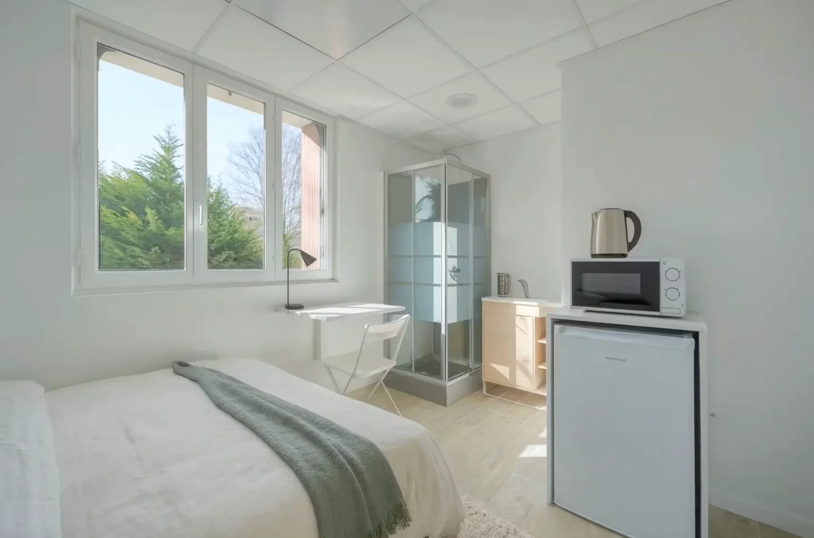 Quarto para alugar em apartamento de estudantes em , totalmente mobilado