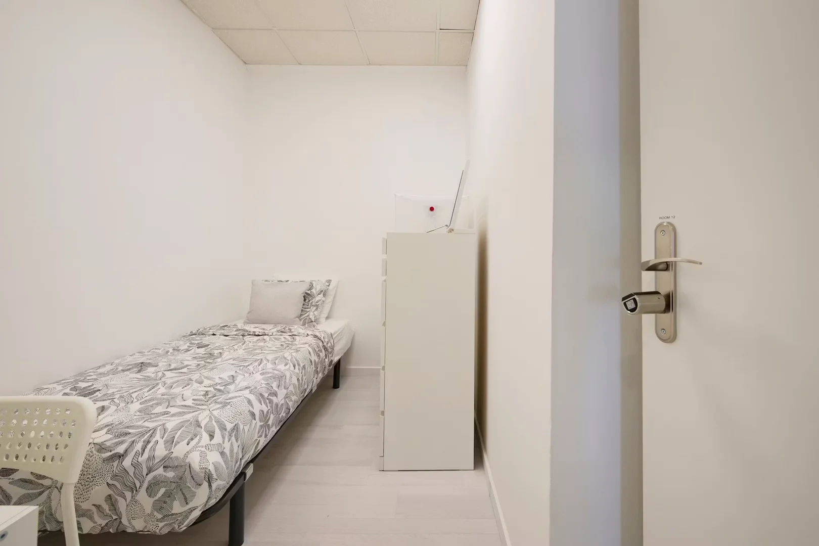 'de öğrenci dairesinde, tamamen mobilyalı kiralık oda
