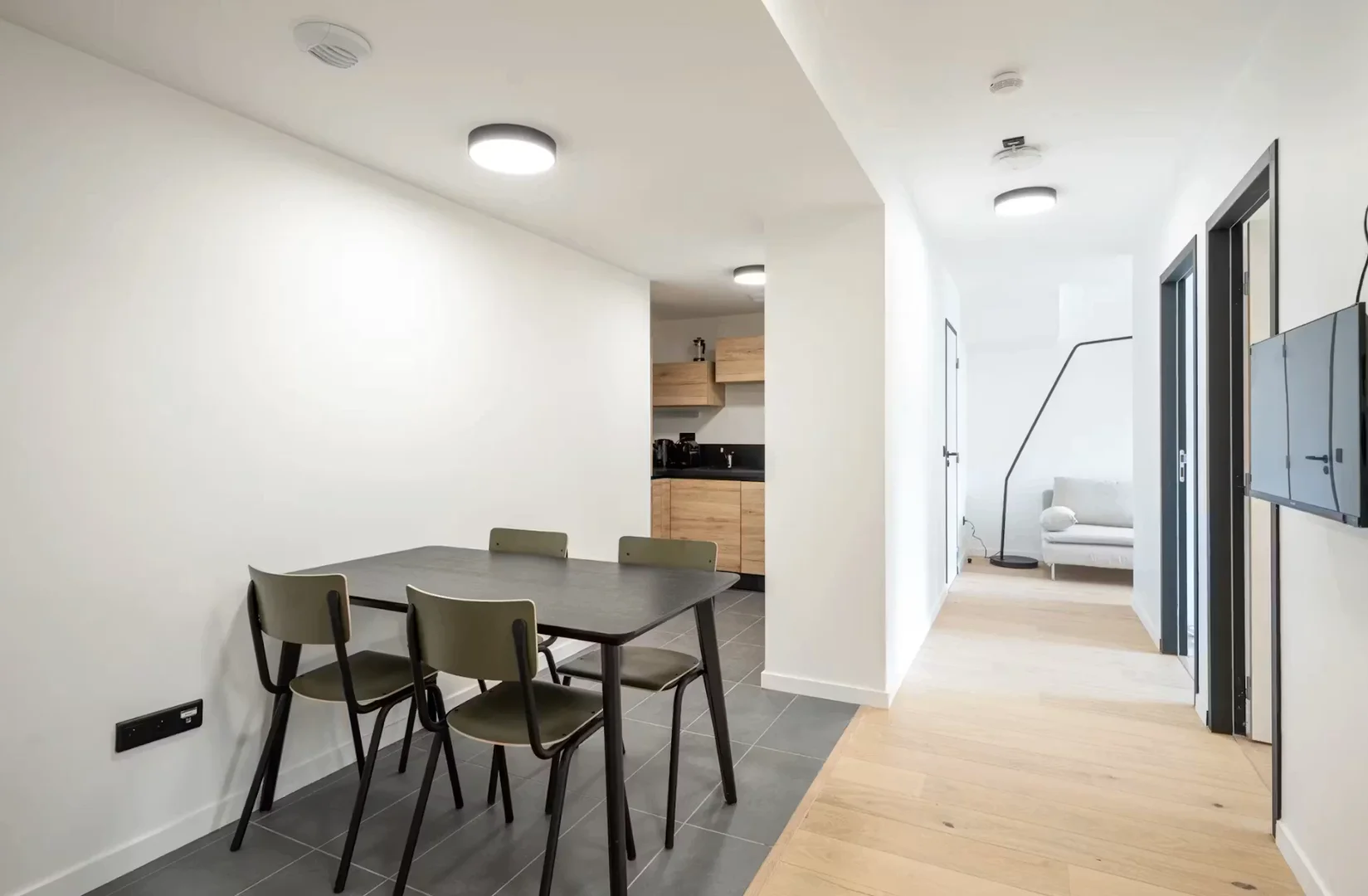 Functional student room perfect for studying in 