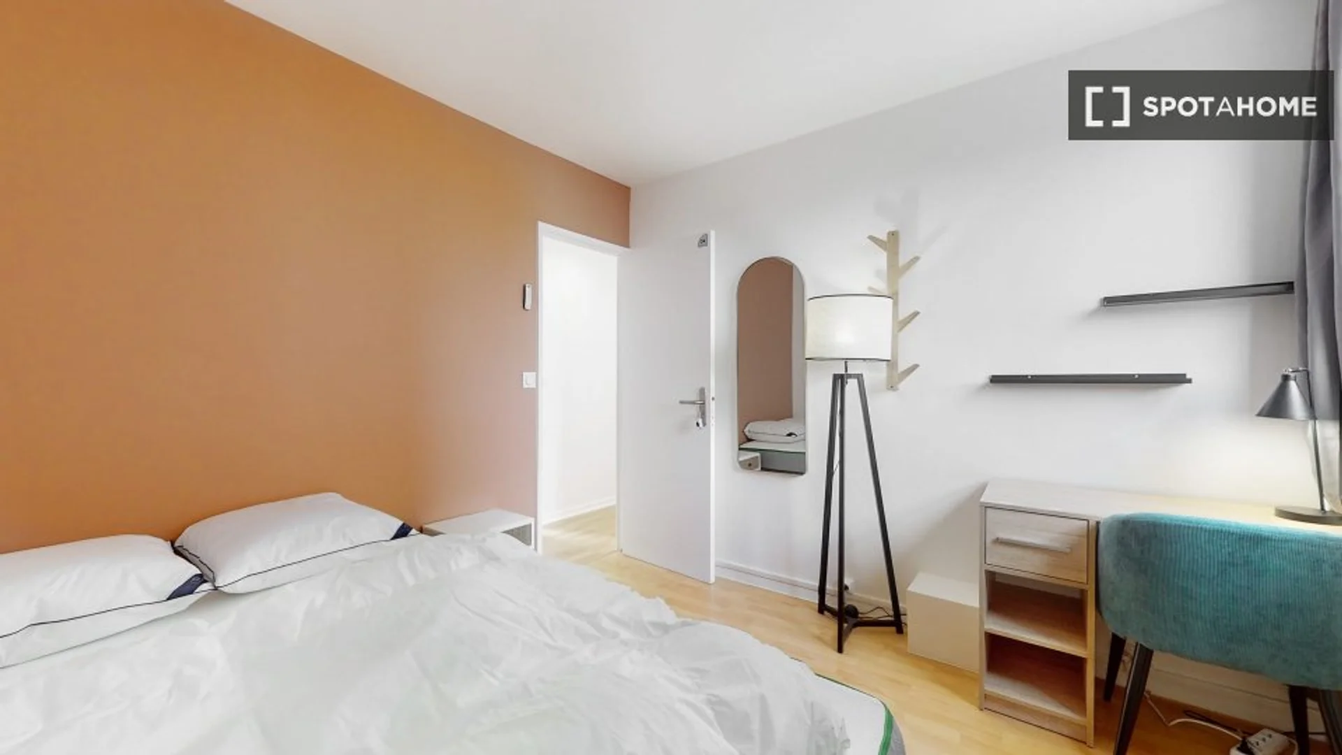 Habitación en apartamento estudiantil en alquiler en , completamente amueblado