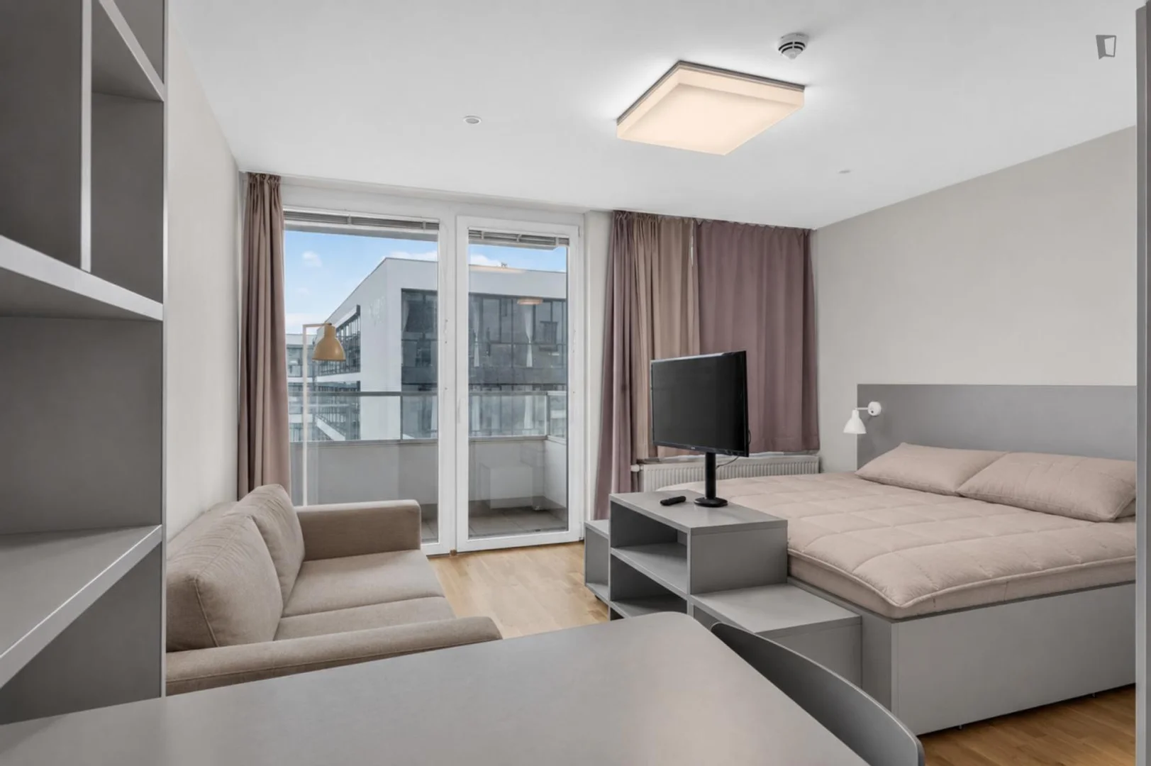 Self-contained studio for students in central 