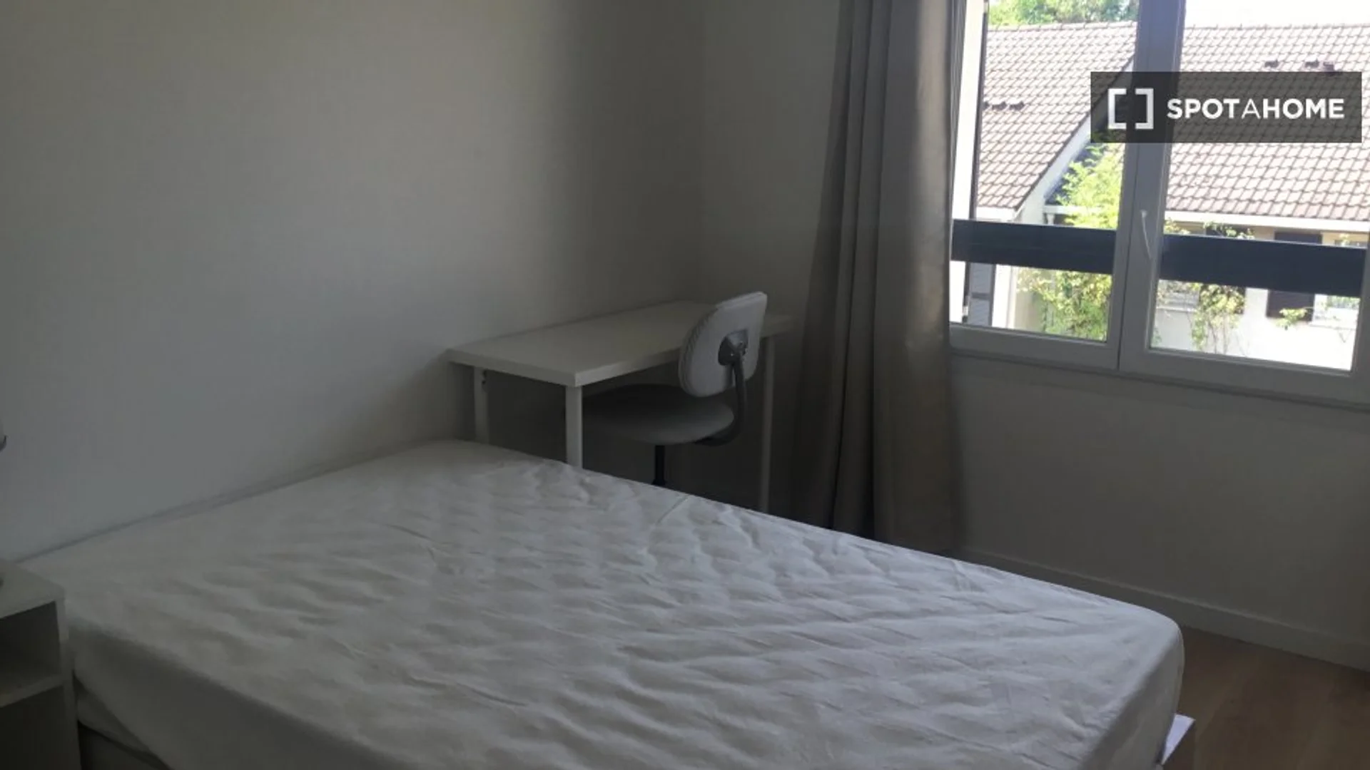 Habitación acogedora para estudiantes disponible en 